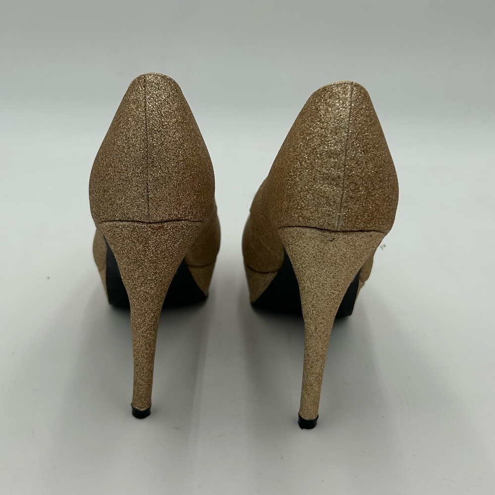 Sizzle by Coloriffics Gold Glitter Pumps - Picture 4 of 7